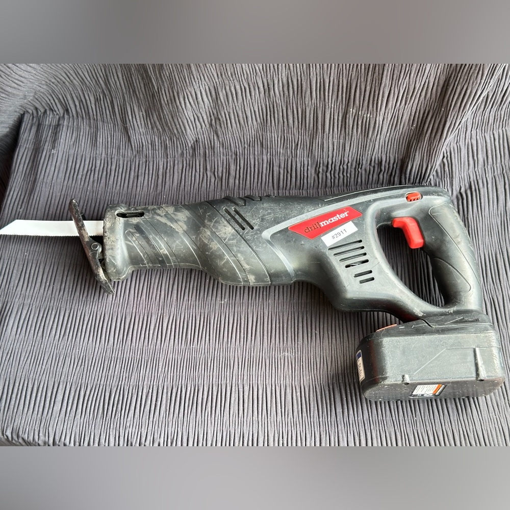 #2911 Drill Master 62870 Cordless 18v Reciprocating Saw Tested w/ Battery